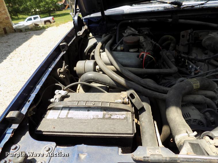 image for item DB9556 1996 Ford F350 flatbed pickup truck