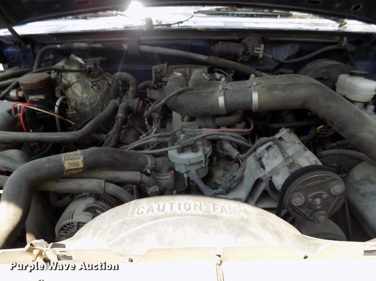 image for item DB9556 1996 Ford F350 flatbed pickup truck