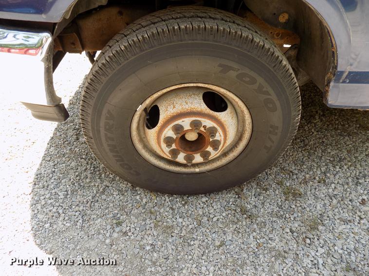 image for item DB9556 1996 Ford F350 flatbed pickup truck