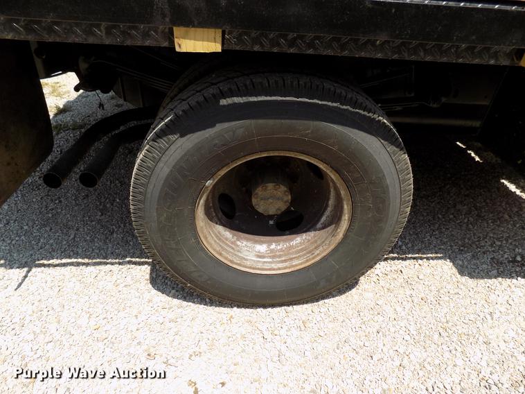 image for item DB9556 1996 Ford F350 flatbed pickup truck