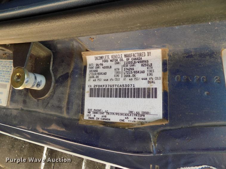 image for item DB9556 1996 Ford F350 flatbed pickup truck