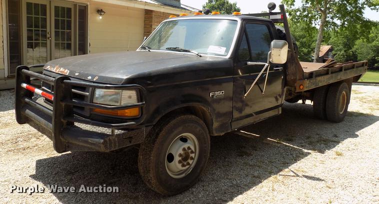 image for item DB9557 1993 Ford F350 flatbed pickup truck
