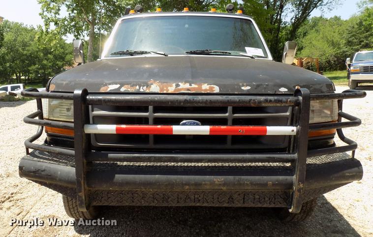 image for item DB9557 1993 Ford F350 flatbed pickup truck