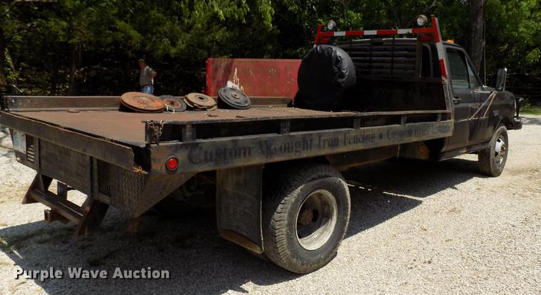 image for item DB9557 1993 Ford F350 flatbed pickup truck