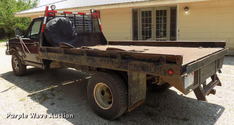 image for item DB9557 1993 Ford F350 flatbed pickup truck