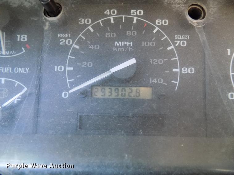 image for item DB9557 1993 Ford F350 flatbed pickup truck