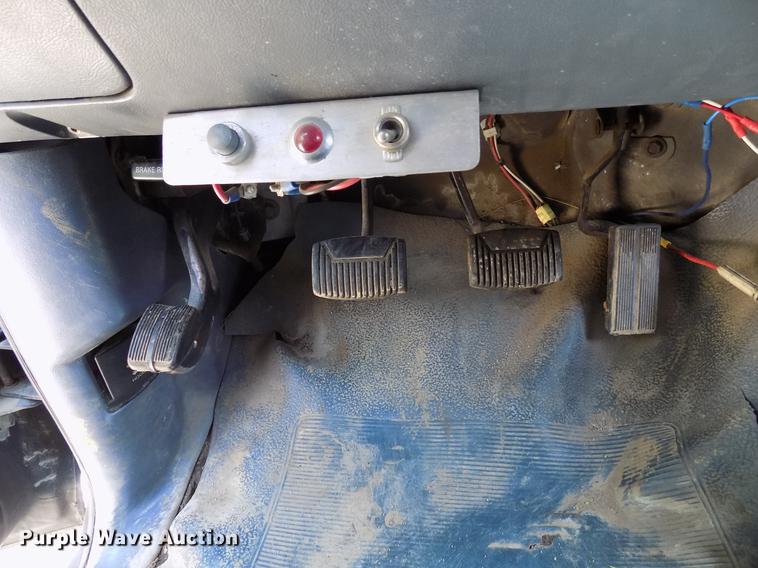 image for item DB9557 1993 Ford F350 flatbed pickup truck