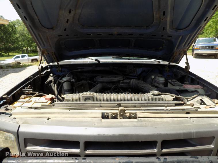 image for item DB9557 1993 Ford F350 flatbed pickup truck