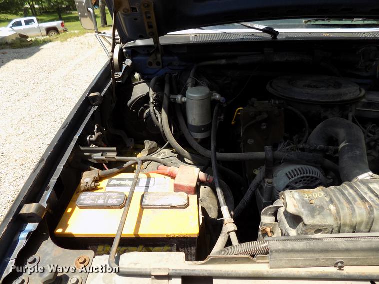 image for item DB9557 1993 Ford F350 flatbed pickup truck