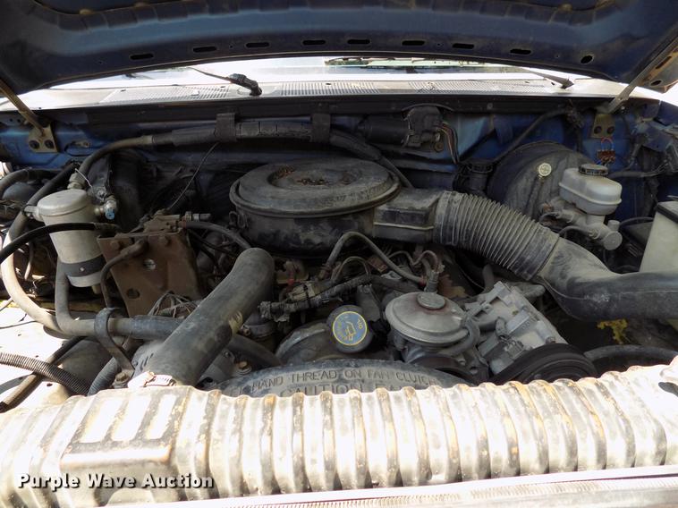 image for item DB9557 1993 Ford F350 flatbed pickup truck