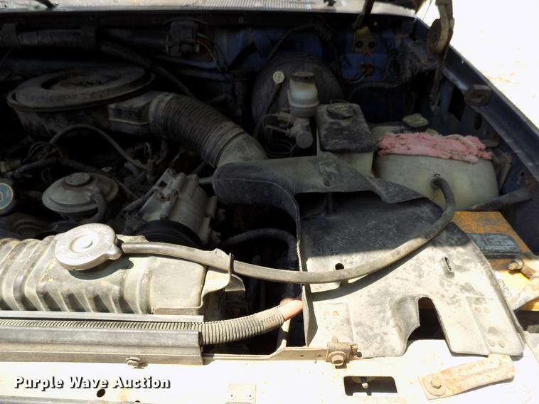 image for item DB9557 1993 Ford F350 flatbed pickup truck