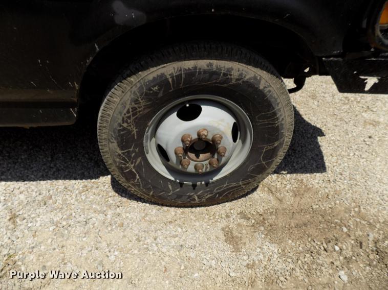 image for item DB9557 1993 Ford F350 flatbed pickup truck