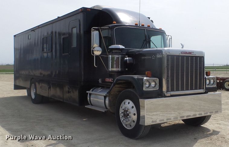 image for item DC4559 1980 GMC General toy hauler RV