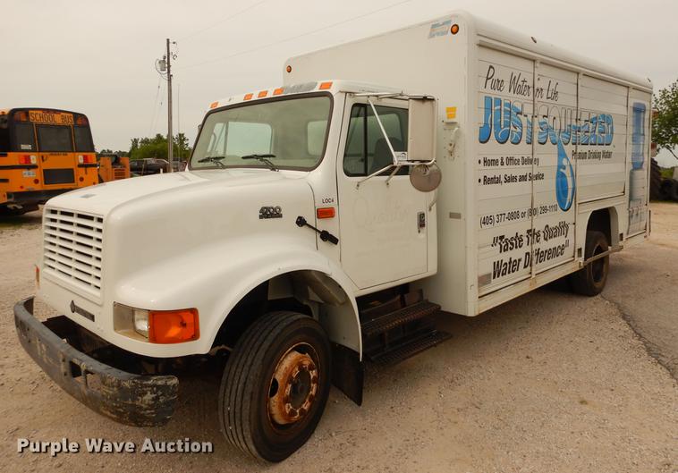 image for item DC8691 2001 International 4700 box truck