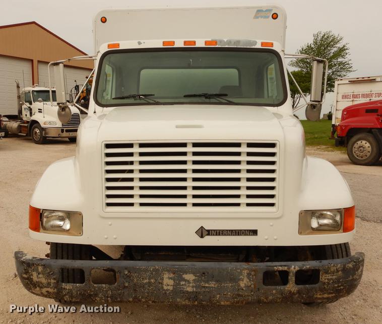 image for item DC8691 2001 International 4700 box truck