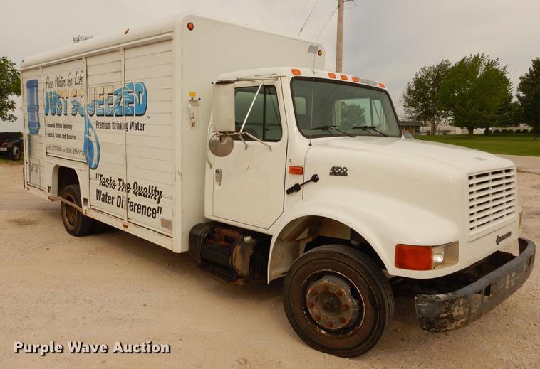 image for item DC8691 2001 International 4700 box truck