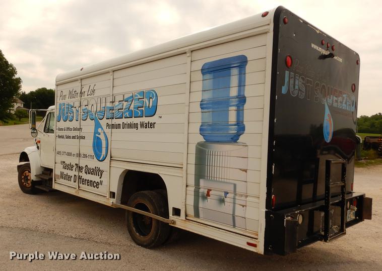 image for item DC8691 2001 International 4700 box truck