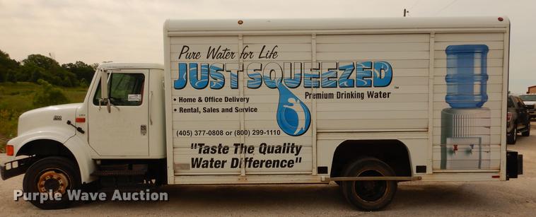 image for item DC8691 2001 International 4700 box truck
