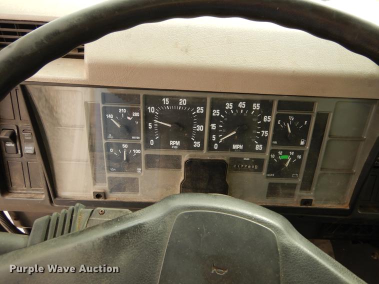 image for item DC8691 2001 International 4700 box truck