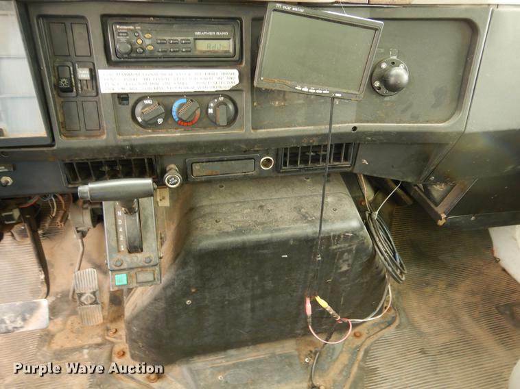 image for item DC8691 2001 International 4700 box truck