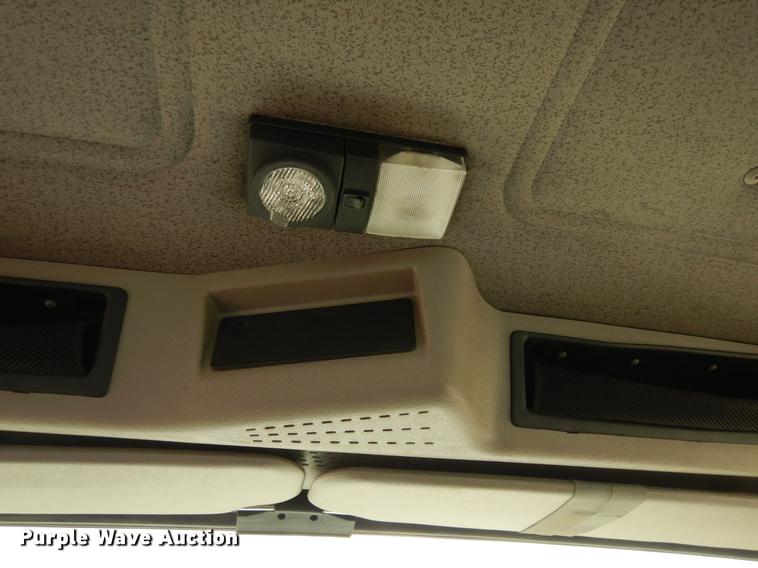 image for item DC8691 2001 International 4700 box truck