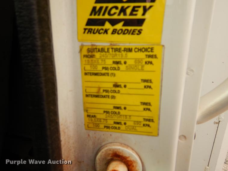 image for item DC8691 2001 International 4700 box truck