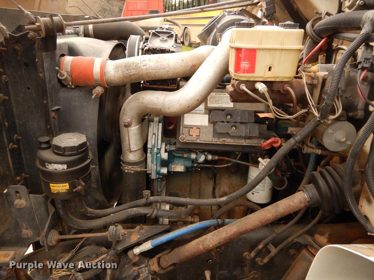image for item DC8691 2001 International 4700 box truck
