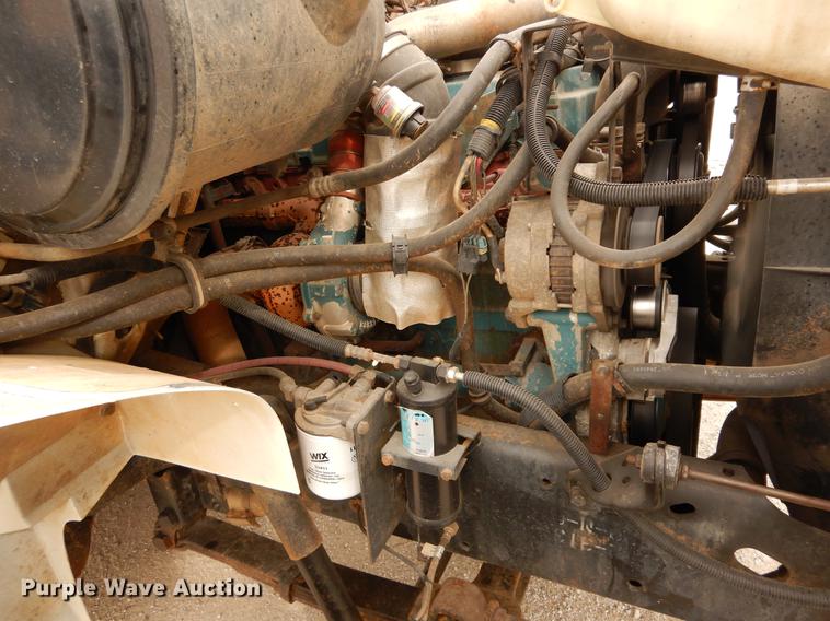 image for item DC8691 2001 International 4700 box truck