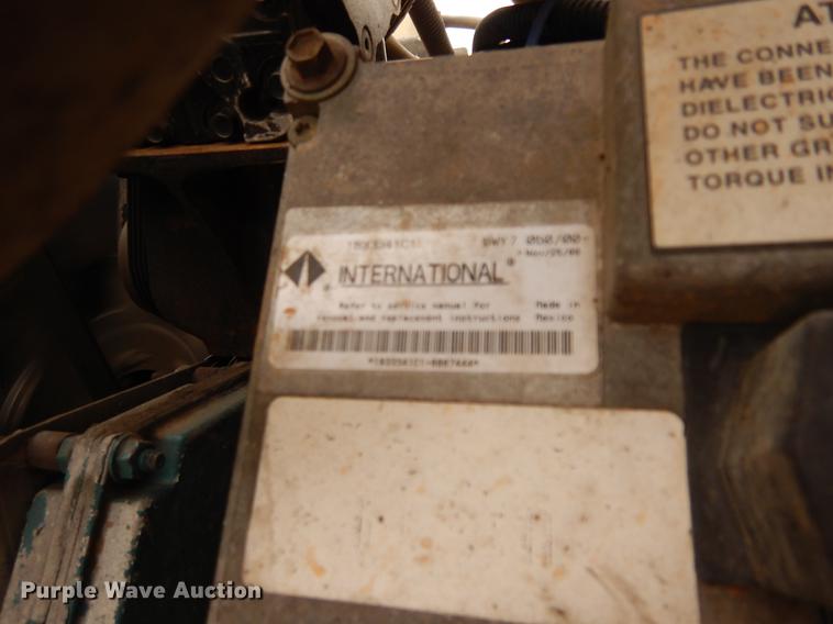 image for item DC8691 2001 International 4700 box truck