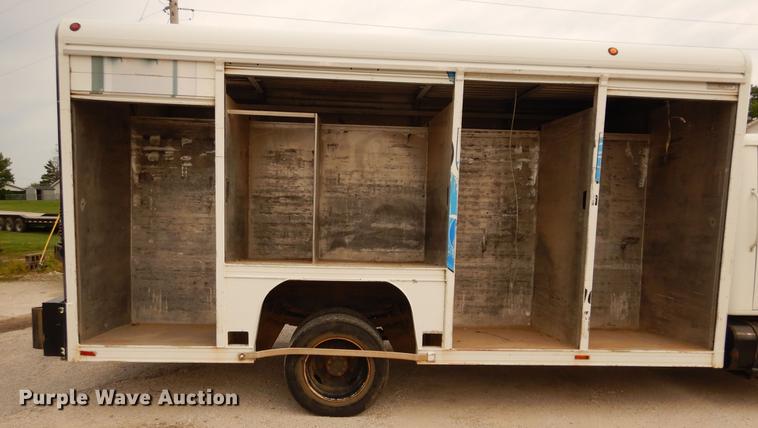 image for item DC8691 2001 International 4700 box truck
