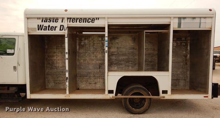 image for item DC8691 2001 International 4700 box truck