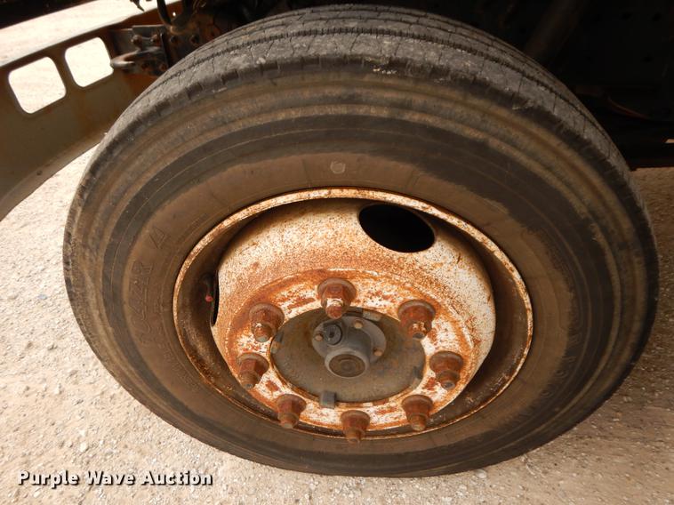 image for item DC8691 2001 International 4700 box truck