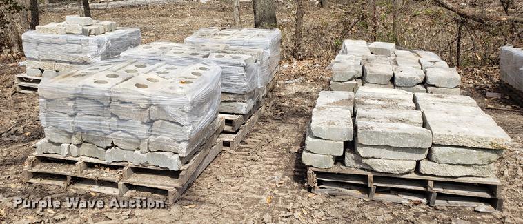 image for item DD4077 Allen Block retaining wall blocks