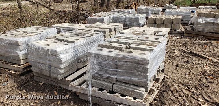 image for item DD4077 Allen Block retaining wall blocks