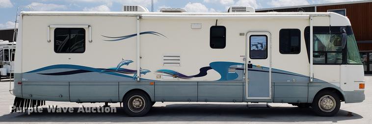 image for item DD4756 2000 Ford Dolphin RV