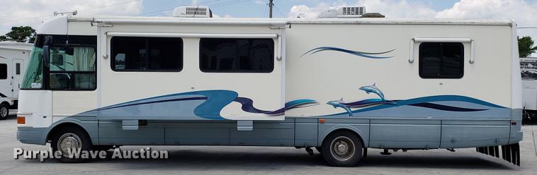 image for item DD4756 2000 Ford Dolphin RV