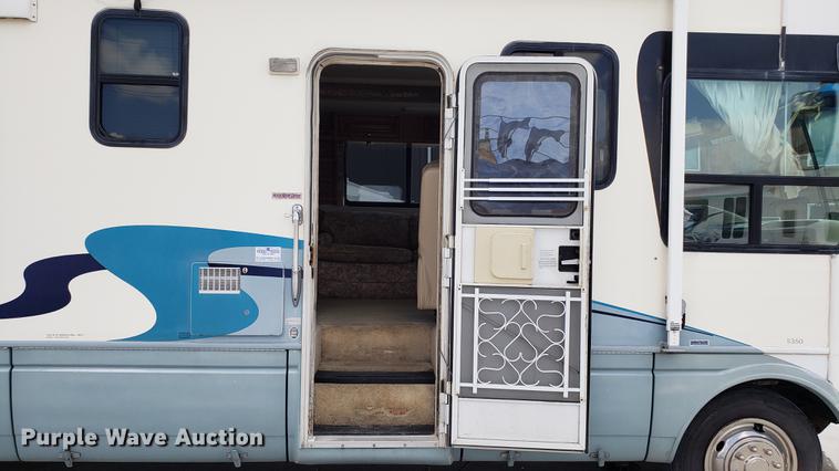 image for item DD4756 2000 Ford Dolphin RV