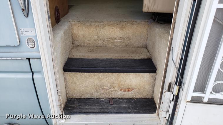 image for item DD4756 2000 Ford Dolphin RV