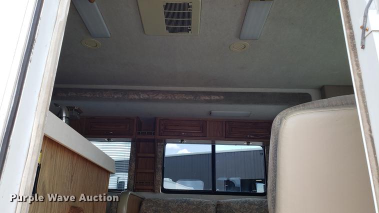 image for item DD4756 2000 Ford Dolphin RV