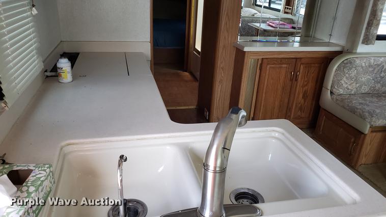 image for item DD4756 2000 Ford Dolphin RV