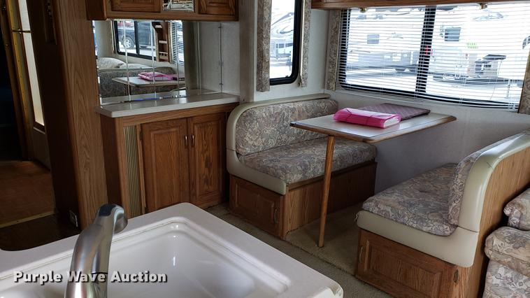 image for item DD4756 2000 Ford Dolphin RV