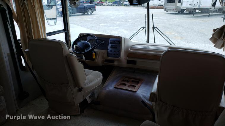 image for item DD4756 2000 Ford Dolphin RV