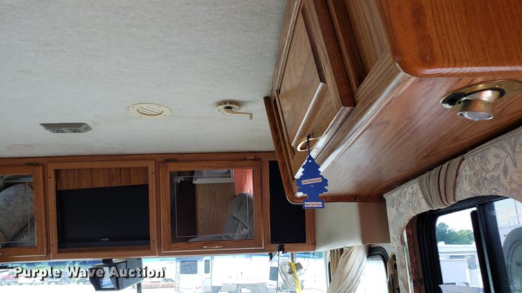 image for item DD4756 2000 Ford Dolphin RV