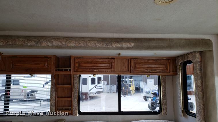 image for item DD4756 2000 Ford Dolphin RV