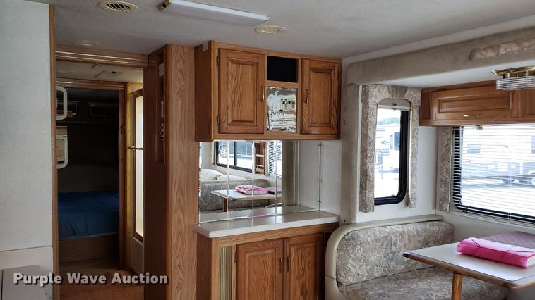 image for item DD4756 2000 Ford Dolphin RV