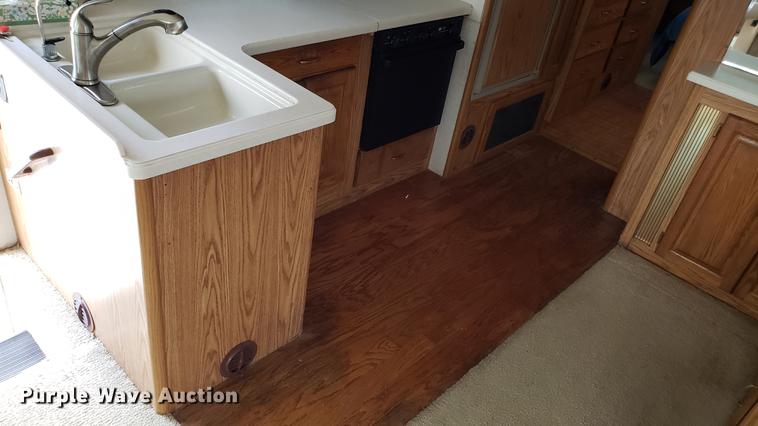 image for item DD4756 2000 Ford Dolphin RV