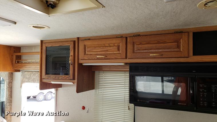 image for item DD4756 2000 Ford Dolphin RV