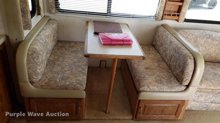 image for item DD4756 2000 Ford Dolphin RV