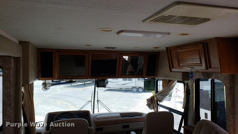 image for item DD4756 2000 Ford Dolphin RV