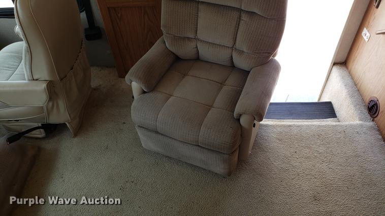 image for item DD4756 2000 Ford Dolphin RV